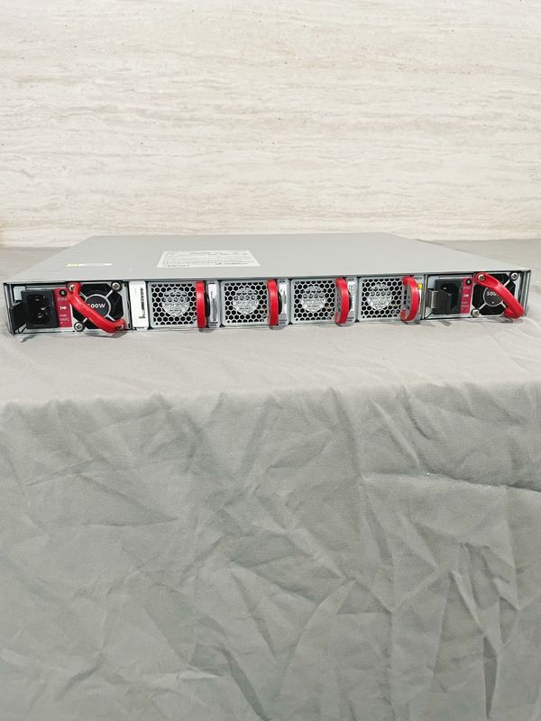 DCS-7050TX-64-R 48x RJ45 1/10GBASE-T 4x 40GbE QSFP Switch 2x AC PSU
